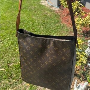LOUIS VUITTON GM Looping Bag